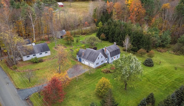 Classic Vermont Farmhouse in the Heart of Woodstock - close to skiing