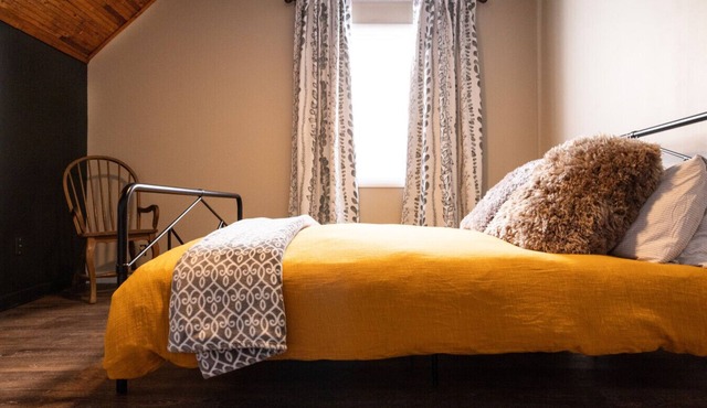 Classy Private Apt - 3 Beds 2nd Flr - Near Downtown