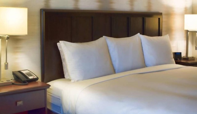 Close to Attractions! On-Site Restaurant, Indoor Pool, Hot Tub, Free Parking