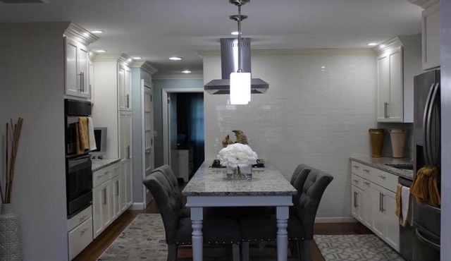 Close to BOSTON 5Beds2bath w/ Parking and Laundry