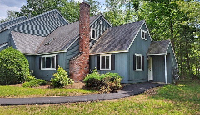 Close to shops/dining, pet-friendly, AC/FP, patio, pool access. A0056 by LRS