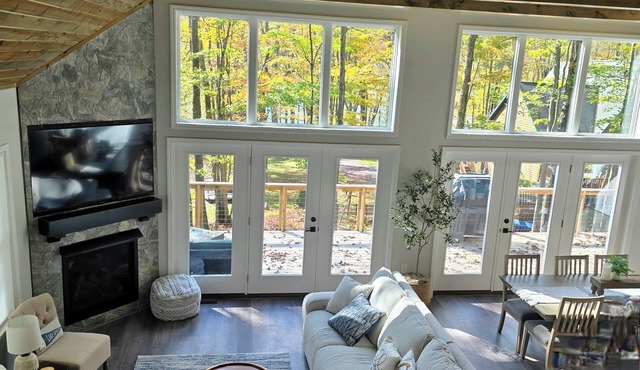 Clover House at Alpine Lake with pool access.