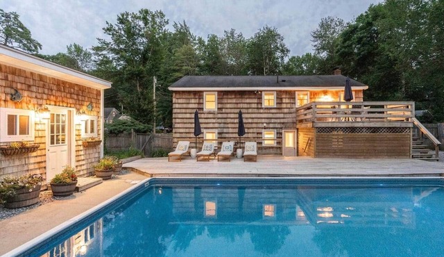 Coastal, 3 bedroom, 2 bath home with pool!