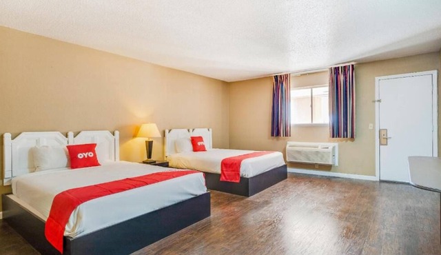 Comfort and Convenience! 2 Relaxing Units, Minutes to National Route 66 Museum