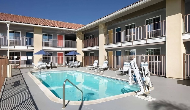 Comfort and Convenience in Signature Temecula! Free Parking, Onsite Pool