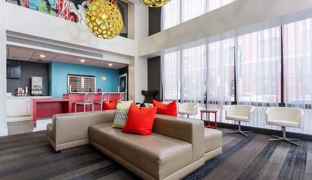 Comfort Inn & Suites Baltimore Inner Harbor
