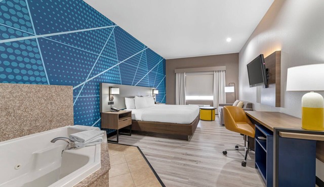 Comfort Inn & Suites Lawrence - University Area