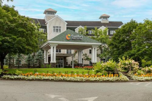 Comfort Inn & Suites Near Burke Mountain