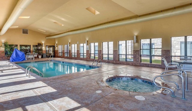 Comfort Inn & Suites Russellville I-40