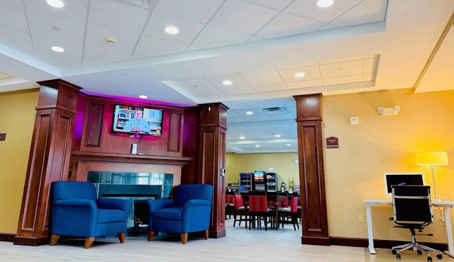 Comfort Inn & Suites Scarborough - Portland