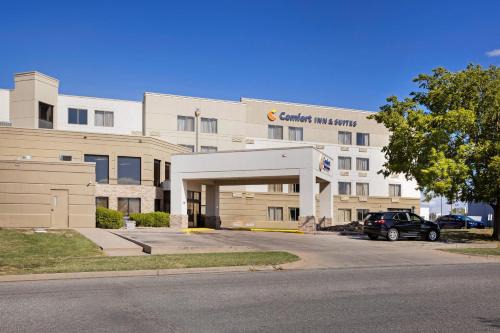 Comfort Inn & Suites Wichita Northeast