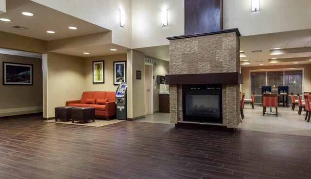 Comfort Suites Tulsa Central