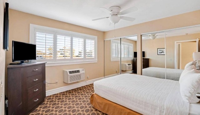 Comfortable 1BR Suite | Kitchen | Outdoor Pool | Free Parking | BBQ Area