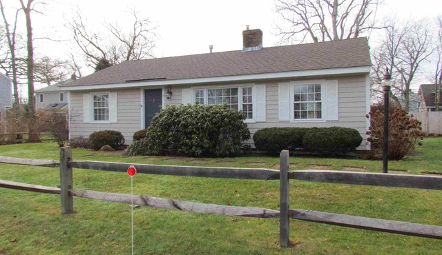Comfortable 3BD-Central A/C, Outdoor Shower, 2 Blocks to Falmouth Heights Beach, Great Walking Area