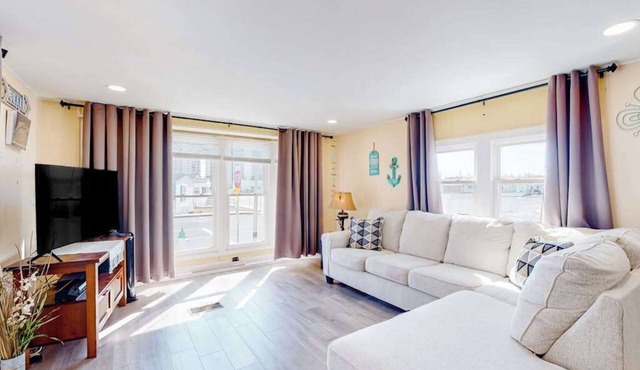 Comfortable home near beach with screened porch, pool, tennis, & mini-golf