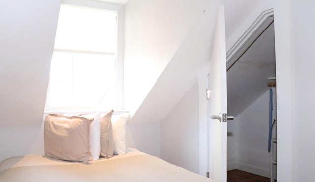 Comfy Beacon Hill Studio Great for Work Travel #13