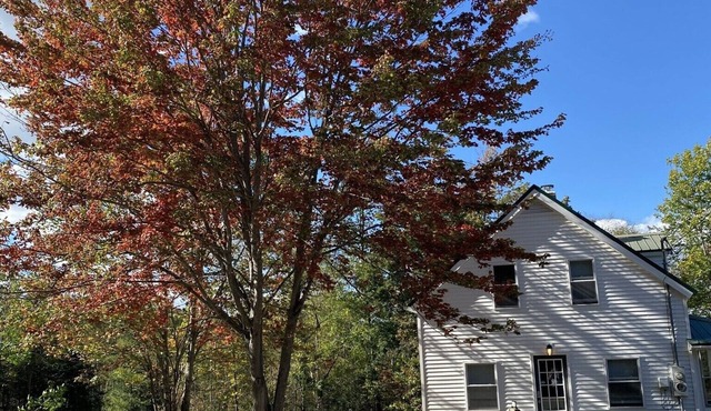Comfy Home on 2+ acres just outside the White Mountains on the Connecticut River