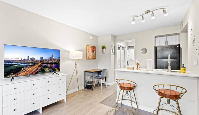 Comfy Studio Close to Downtown and Domain in Austin