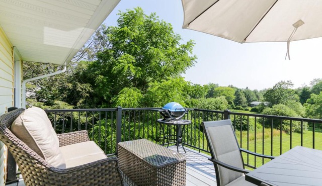 Connecticut Retreat: Steps to Historic Downtown!