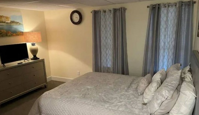 Conveniently located 1 bedroom/1Bath Private Room