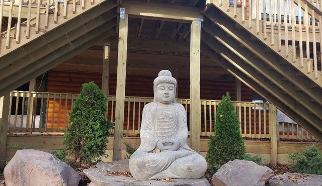 Conveniently Secluded, 1 Mile From Slopes and Festivals