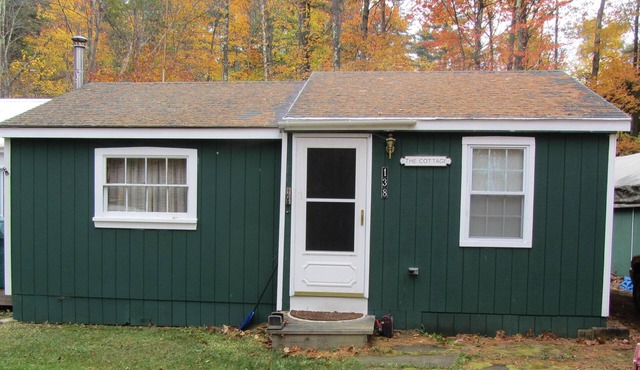 Country cottage, set back off the road, nice location, 1/2 mile to beach