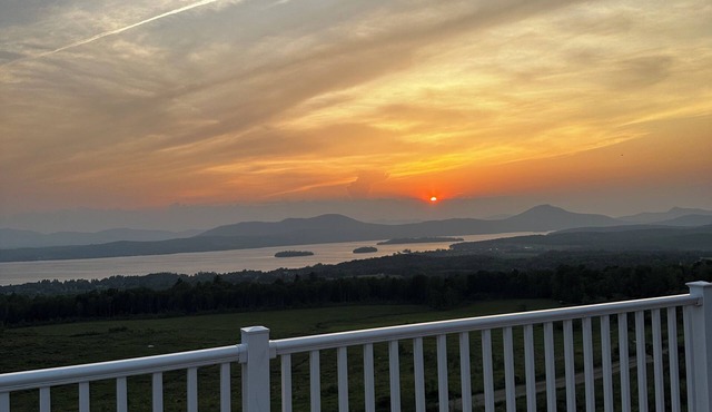 country cozy house on top of the world! stunning lake and mountain views