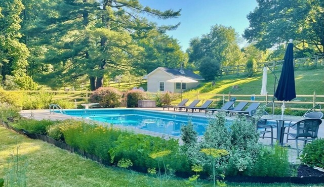 Country Estate Outside Hudson - Heated Extra Large Pool w/Outdoor Barrel Sauna