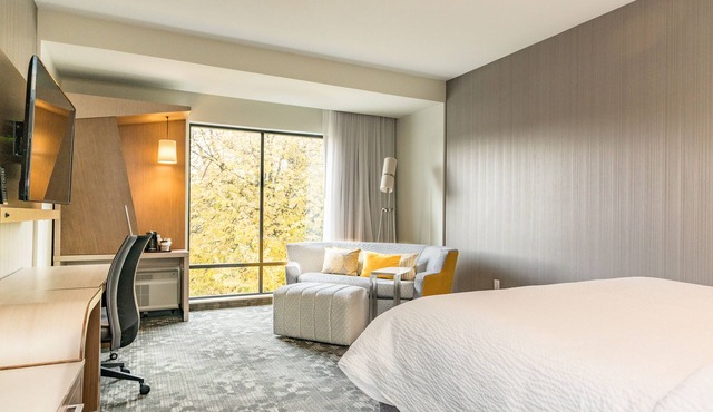 Courtyard by Marriott West Springfield