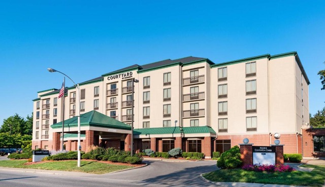 Courtyard by Marriott Bloomington