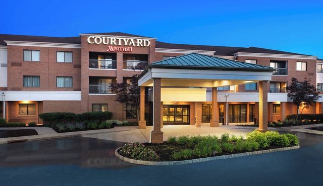 Courtyard by Marriott West Orange