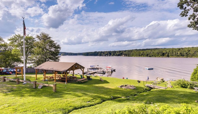 Coventry Lake Getaway w/Yard: Near UConn!