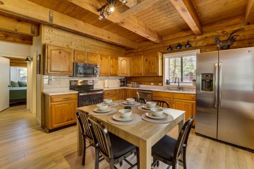 Covered Deck, Private Acreage: Log Cabin in Pine