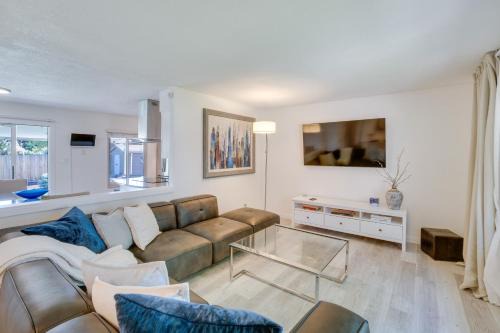 Covered Patio & Fire Pit: Centennial Condo!