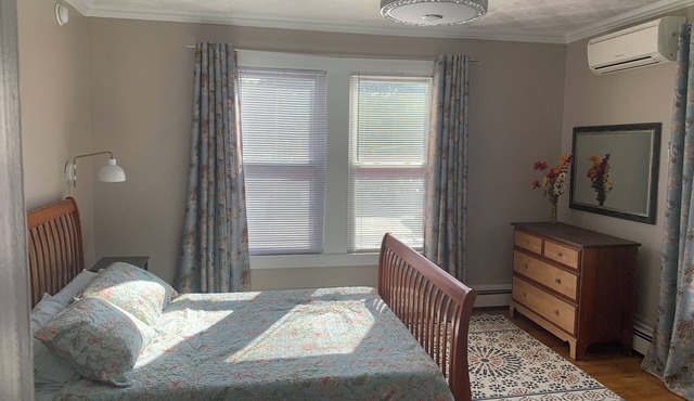 Cozy 1-bedroom apartment in charming Sanford within 20 minutes to Maine beaches