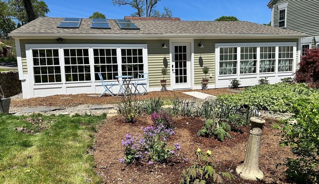 Cozy 1-bedroom cottage with WiFi, AC in charming Windham