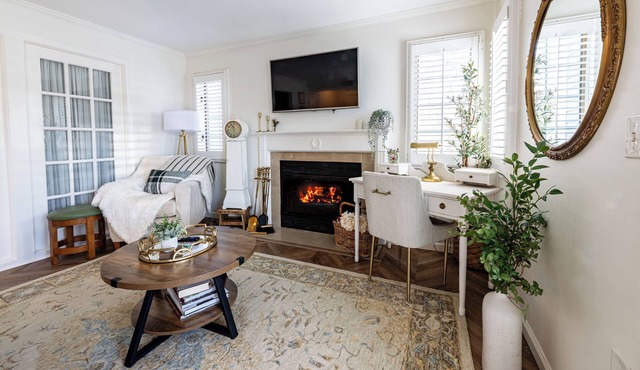 Cozy 1-bedroom spa villa, king bed, pool, Near casino, golf, wine trail & Mystic