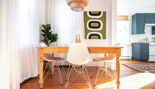 Cozy 2 bdrm Newburgh apartment with private parking