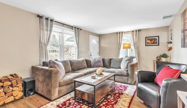 Cozy 2-bedroom apartment in Chicopee
