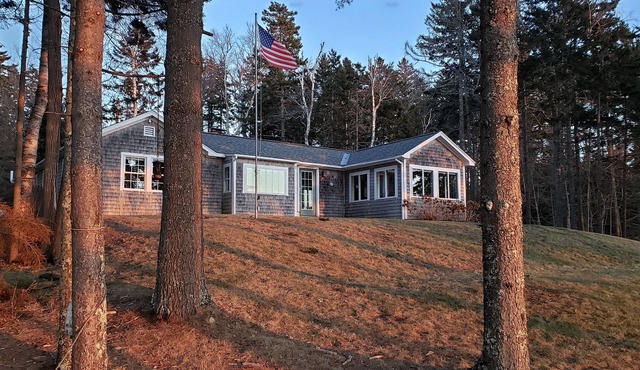 Cozy 2-Bedroom Oceanfront Home