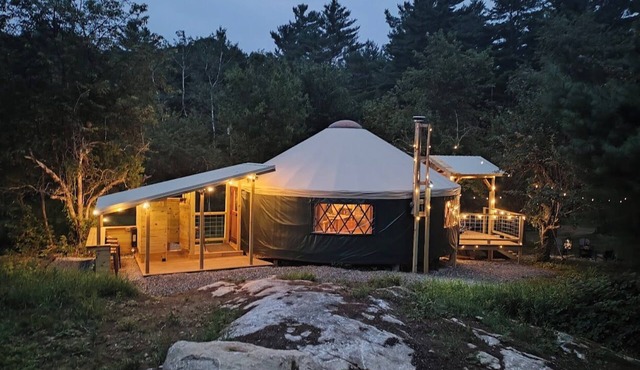 Cozy 2-bedroom Yurt on Old Apple Orchard In Maine Countryside