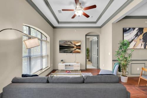 Cozy 2BR- Pool,Gym,Pkng,Near BOK Ctr&Arts Dstrct