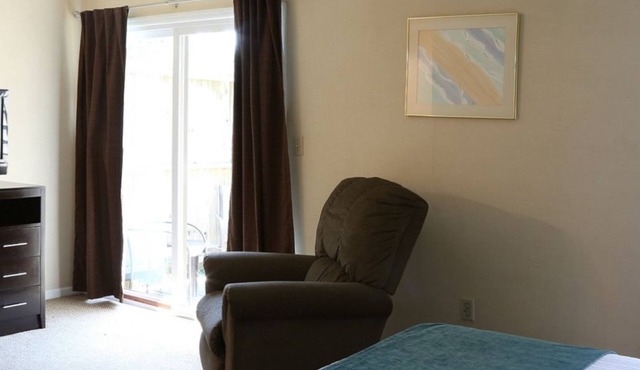Cozy 2BR Townhouse with a Short Ride Away from Henry Clay Furnace