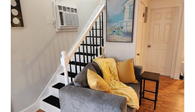 Cozy 3 bd Cottage w/ access to private lake