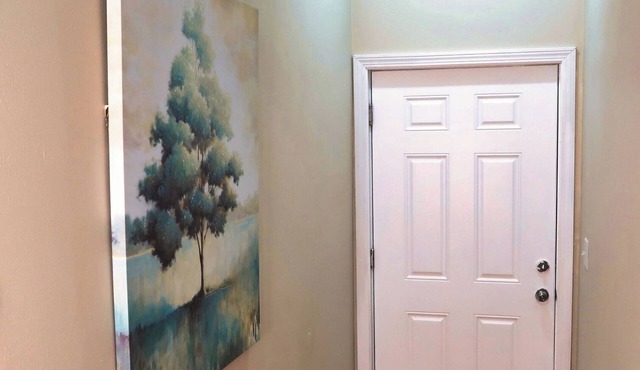 Cozy 3 Bedroom Apartment Minute's From Downtown Lawrence