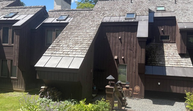 Cozy 3-bedroom condo located in Plymouth, VT . 12 miles to Okemo mountain-