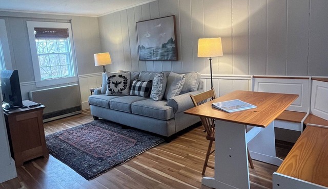 Cozy 3 bedroom Cottage on Farm with great outdoor space 10 min to Bellows Falls