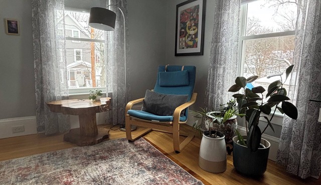 Cozy 3 bedroom in a friendly neighborhood close to I-93!