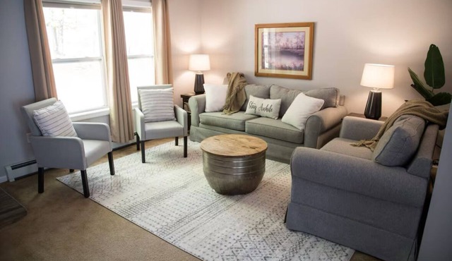 Cozy 3-Bedroom Retreat in Alton- 1/2 mile from Lake Winnipesaukee w/WiFi & A/C