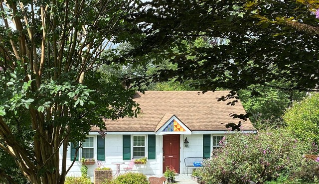 Cozy 3 BR Getaway Cottage at WeatherLea Farm & Vineyard